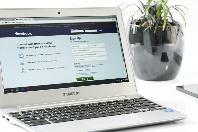 How to Add Your Premium.Chat Link to Your Facebook Profile