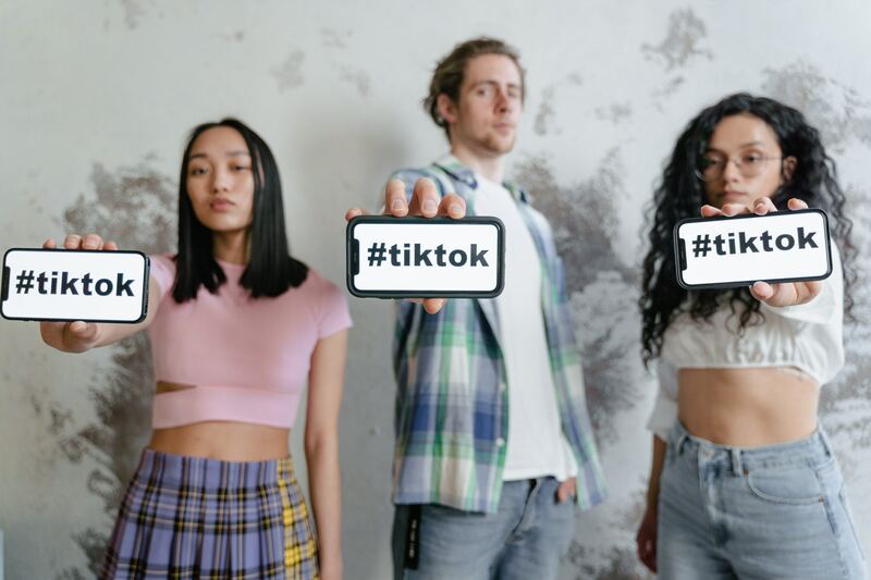 How Influencers Capitalize on the Paid Chat Economy